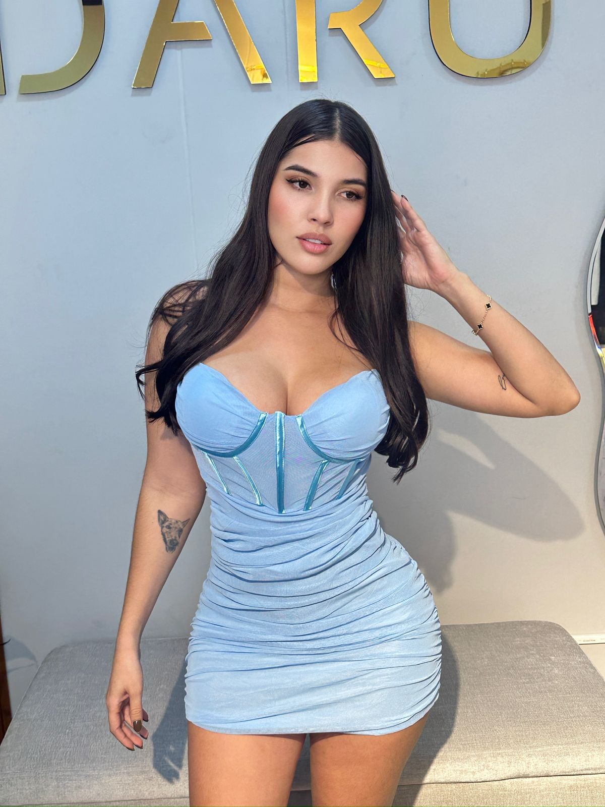 VESTIDO EN MALLA DE COPA VARILLA Y TIRANTES
