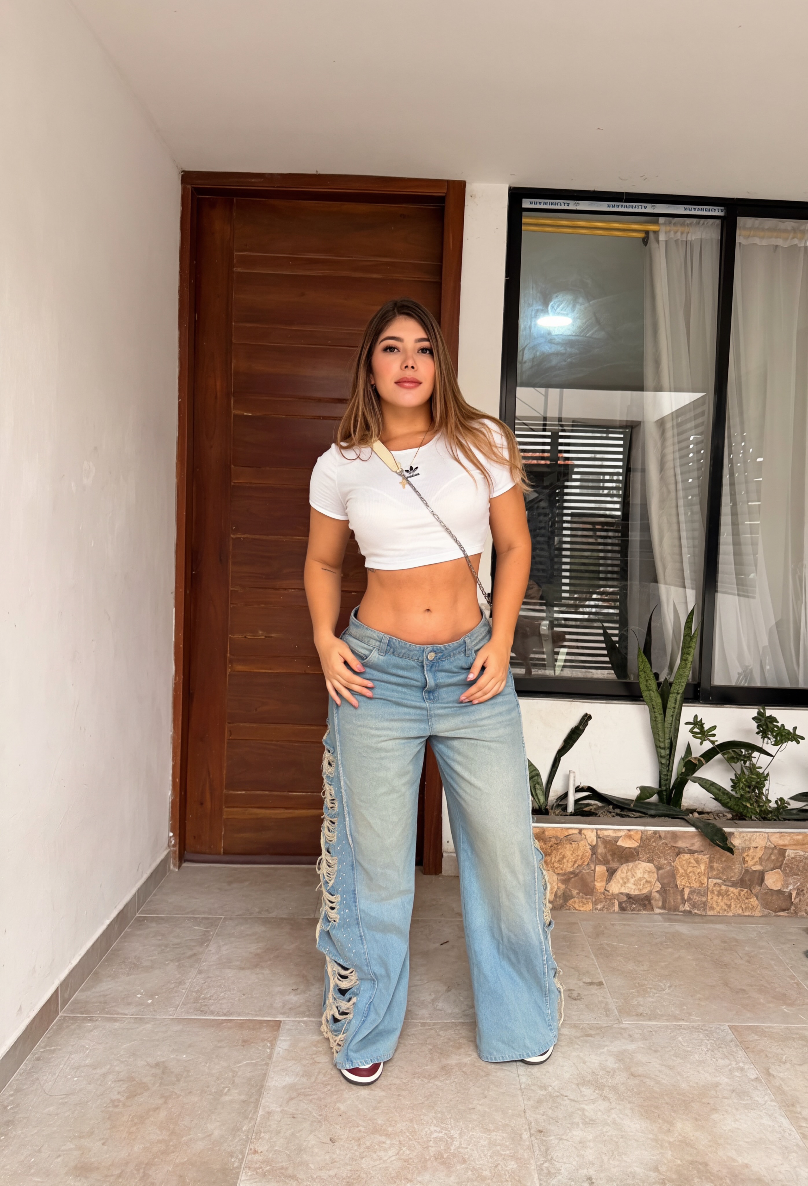 JEANS, ROTOS, LATERALES Y BRILLOS